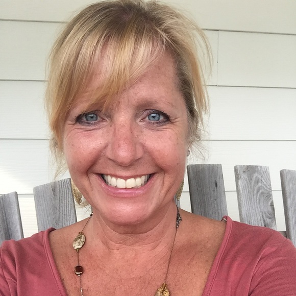 Meet your Posher, Laura - Picture 1 of 8